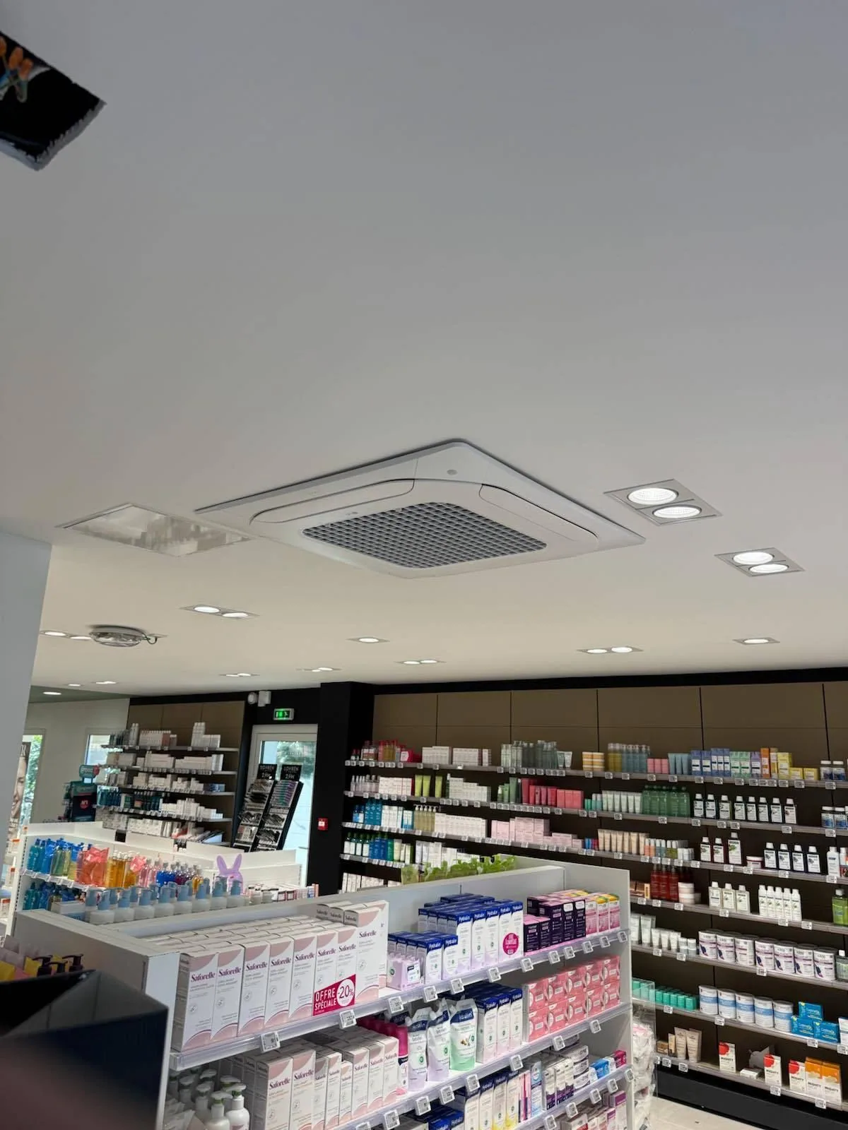 Cassette de climatisation encastrée en plafond de commerce